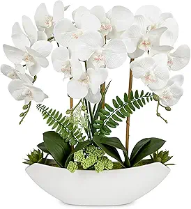 Full white hydrangea bouquet arranged in a round clear glass vase